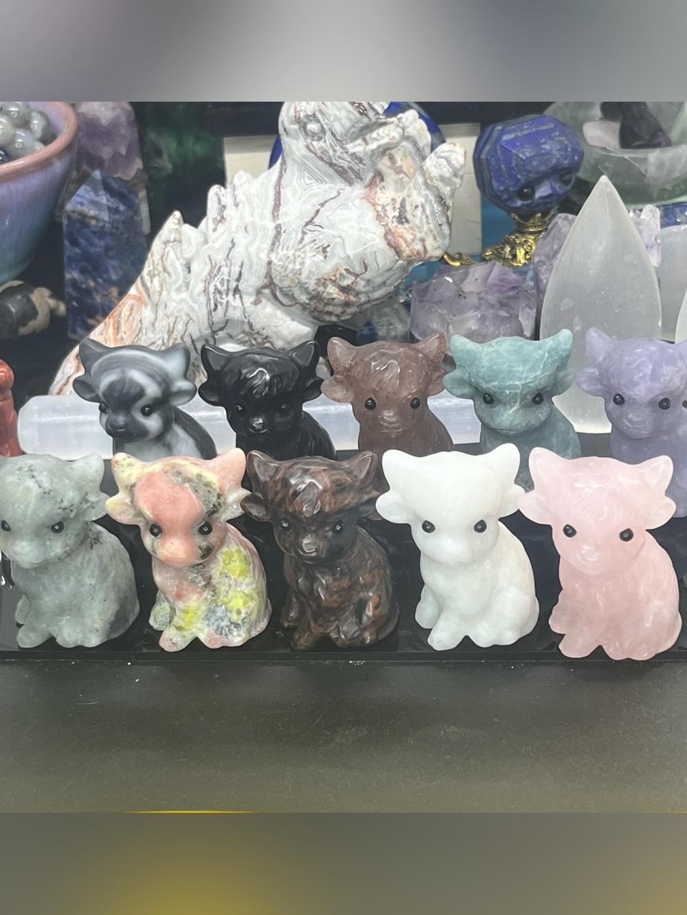 Highland Cow Crystal Carving - Picture 4 of 4